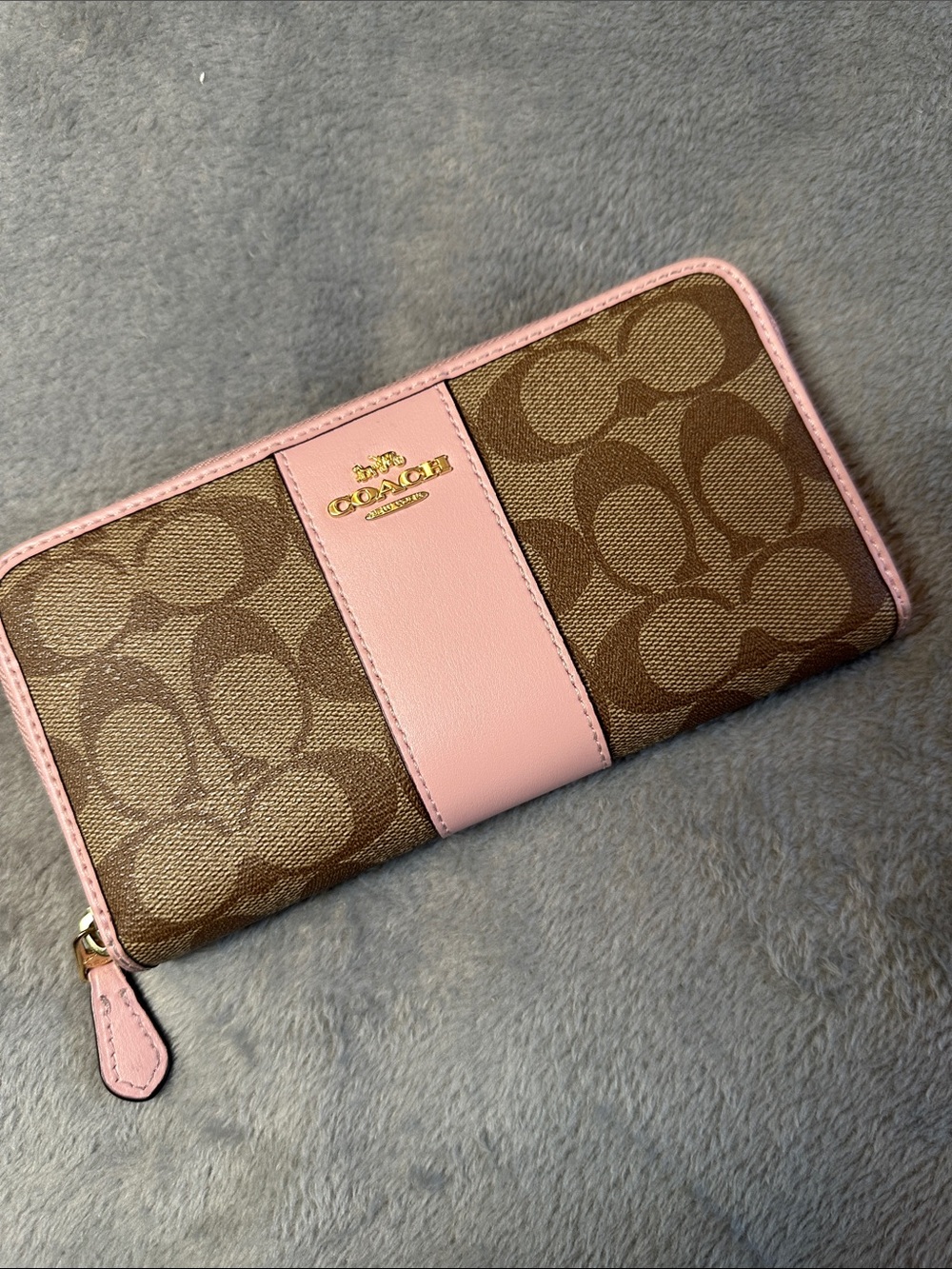 EUC Coach Signature Zip Wallet in Brown and Pink Trim 🤎🌸🤎